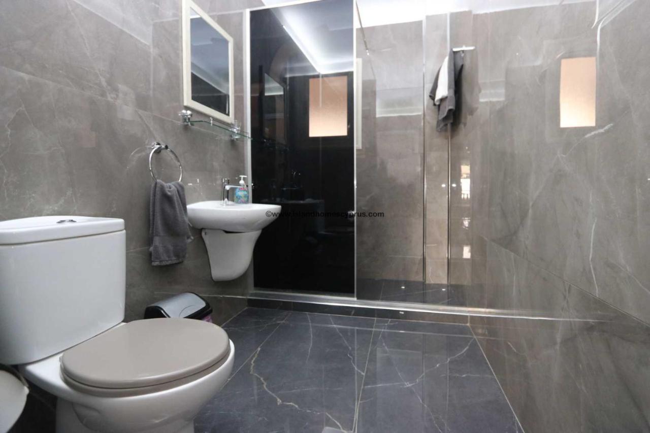 Modern Studio Apartment Armonia Court Paralimni Ngoại thất bức ảnh